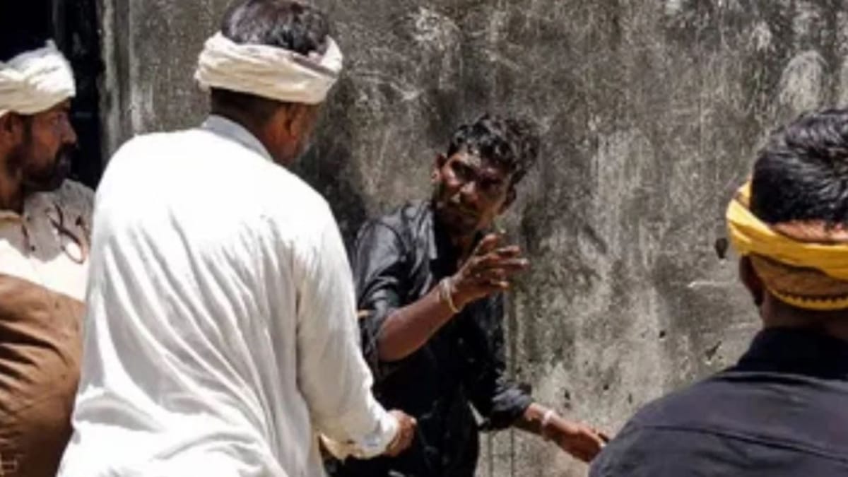 राजस्थान: उदयपुर में पेड़ पर लटकाकर बेरहमी से युवक को पीटा, पुलिस जांच में जुटी