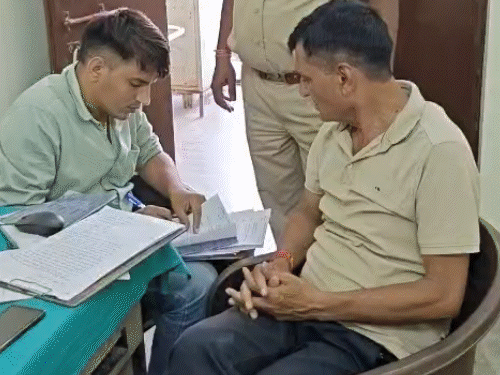 कोटा में NH-27 पर कार पलटी, 2 की मौत: खाना खाकर लौट रहे थे, अनियंत्रित होकर डिवाइडर पर चढ़ी गाड़ी; 2 गंभीर रूप से घायल - Kota News