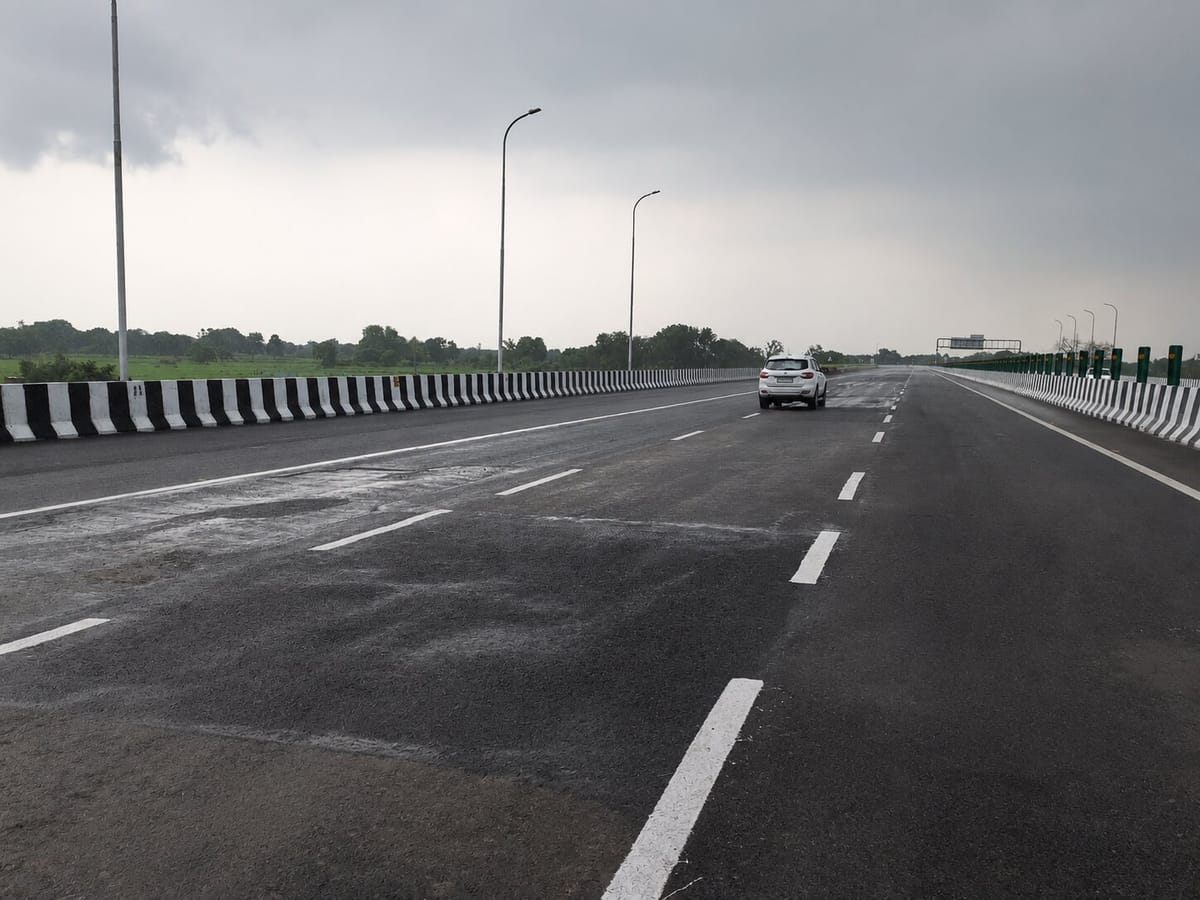 Lucknow Kanpur Expressway: एक्सप्रेसवे धंसने से अफसरों की किरकिरी, स्पीड लिमिट कम करने पर विचार