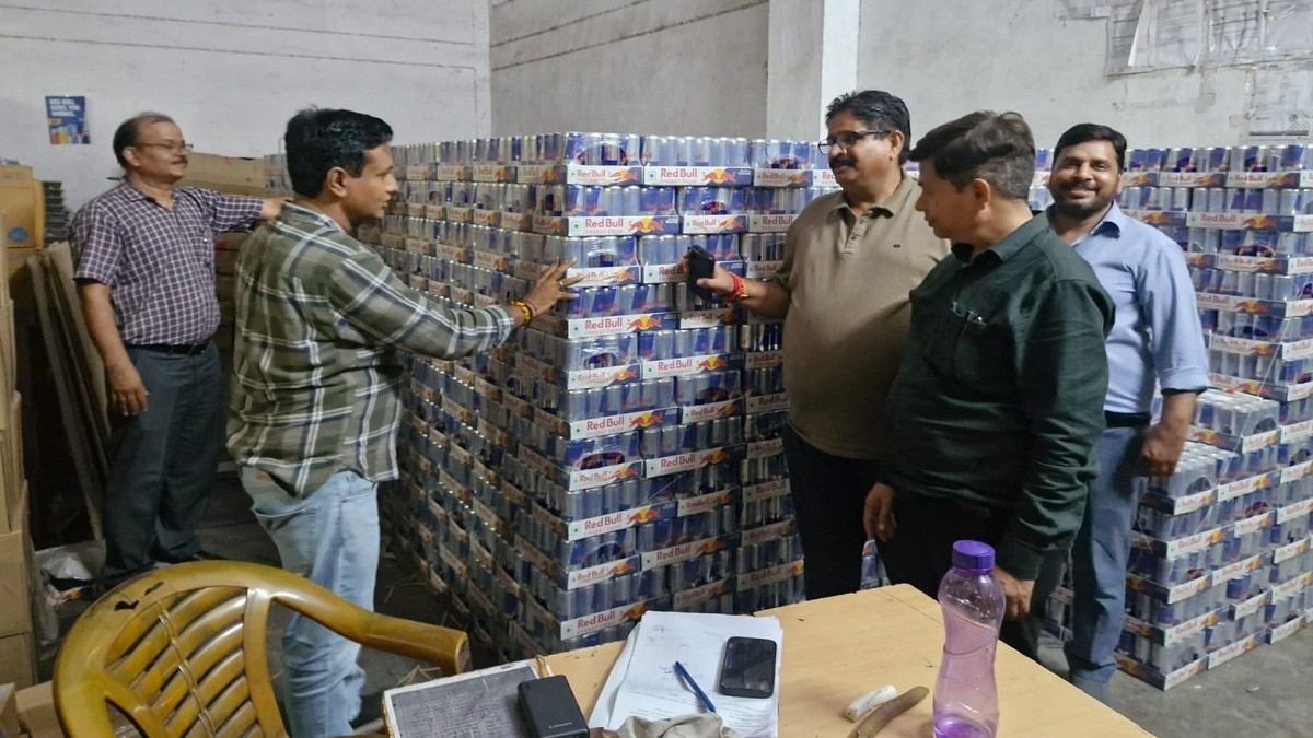 जयपुर में Red Bull के गोदाम पर बड़ी कार्रवाई, 53 हजार से ज्यादा एनर्जी ड्रिंक की केन सीज