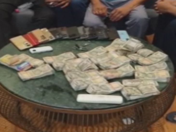 जयपुर में हिस्ट्रीशीटर ने पेंटहाउस में खोला जुआ का अड्डा: 1 महीने से पुलिस रख रही थी निगरानी; 9.74 लाख रुपए का दांव लगाते 8 गिरफ्तार - Jaipur News