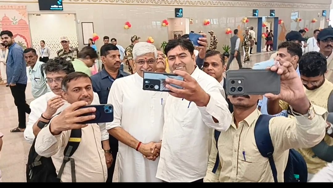 Jodhpur: जोधपुर एयरपोर्ट के नए टर्मिनल से उड़ानों की शुरुआत, पहली फ्लाइट के यात्रियों का भव्य स्वागत