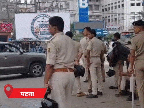 नीट पेपर लीक: देशभर में विरोध तेज, छात्रों ने ली बंद हड़ताल और पुलिस से भिड़त है