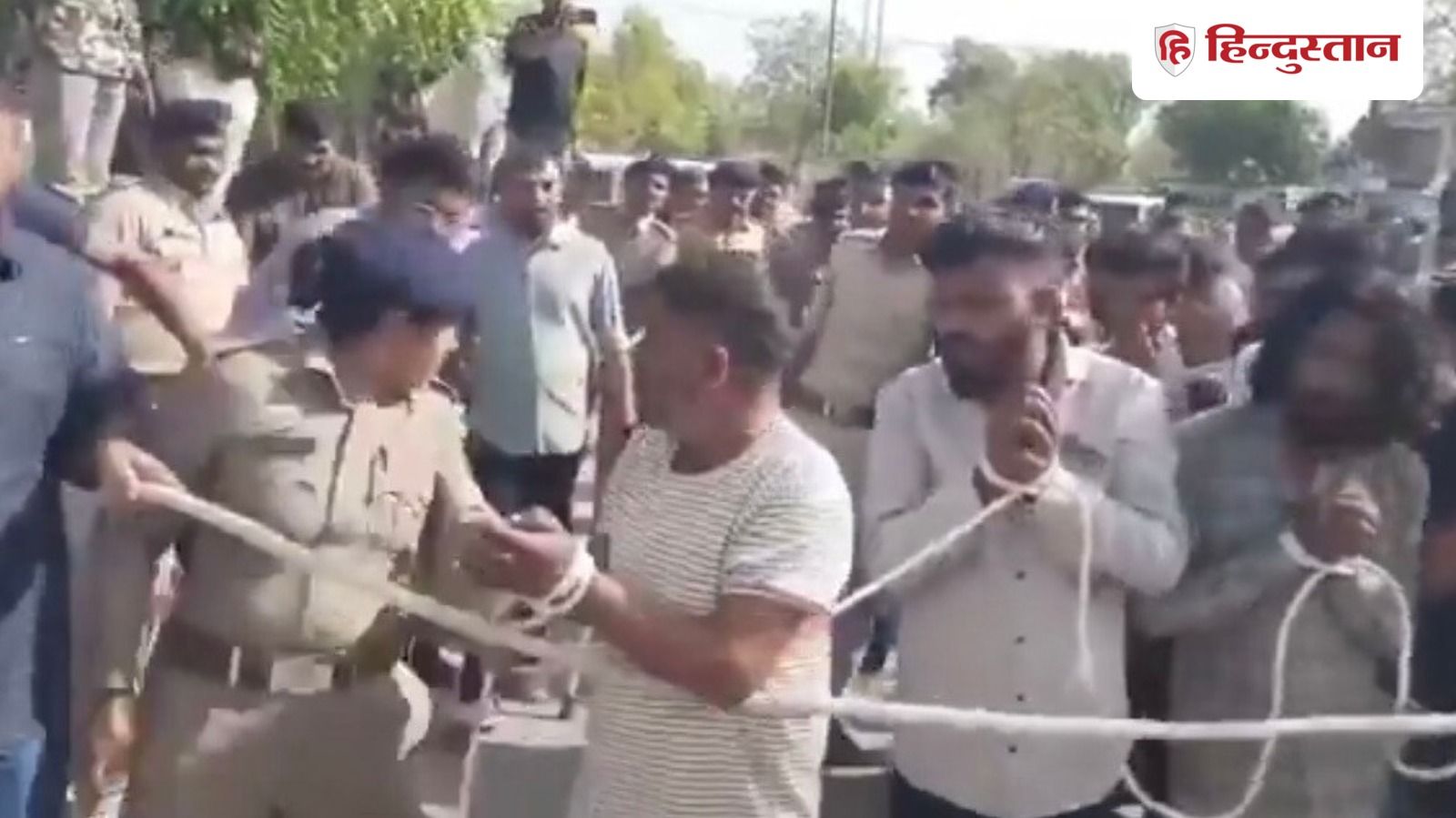 Fact Check: 13 साल की लड़की संग 32 ने किया गैंगरेप; घटना सच्ची पर वायरल किया जा रहा वीडियो राजस्थान का नहीं