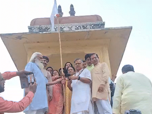 जयपुर में 105 फीट ऊंचे सम्राट यंत्र पर हुआ वायु-परीक्षण:  जंतर-मंतर पर हुआ ध्वज पूजन; ज्योतिषाचार्य बोले- सावन-भाद्रपद में अच्छी बारिश के संकेत - Jaipur News