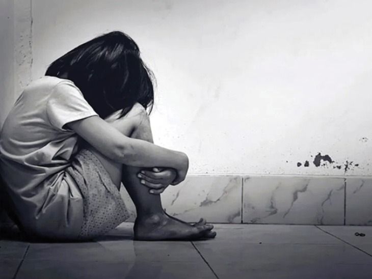 नाबालिग छात्रा के पिता के दोस्त ने अश्लील फोटो-वीडियो के दबाव में कराया रेप, गिरफ्तारी, न्यायिक हिरासत