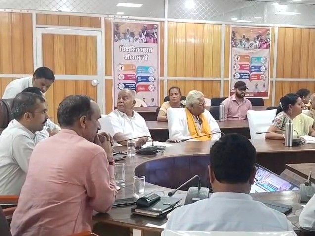 यूसीसी पर उदयपुर संभाग में जनसुनवाई: महिलाओं के अधिकार, सामाजिक सुधार पर जोर; आमजन से मांगे सुझाव - Dungarpur News