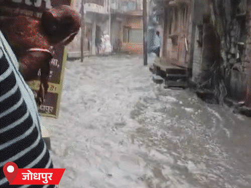 मानसून की सक्रियता की चेतावनी: राजस्थान में भारी बरसात की आशंका, कई इलाकों में पानी भरा है सड़कें