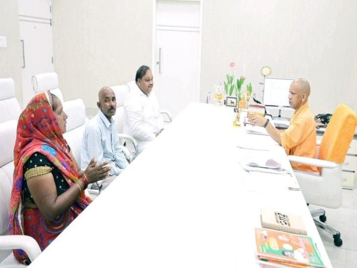 शाहजहांपुर गौतम हत्याकांड: पीड़ित परिवार ने सीएम से की मुलाकात:  योगी आदित्यनाथ ने माता-पिता को हरसंभव मदद का दिया भरोसा - Shahjahanpur News
