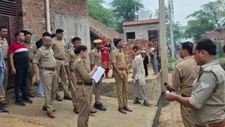 साइबर ठगों का डेटा तैयार कर रही मथुरा पुलिस: काली कमाई का बड़ा खुलासा, राजस्थान-हरियाणा में खरीदी जमीन
- mathura police action in cyber frauds village inside story most of the properties purchased with black money were in rajasthan and haryana