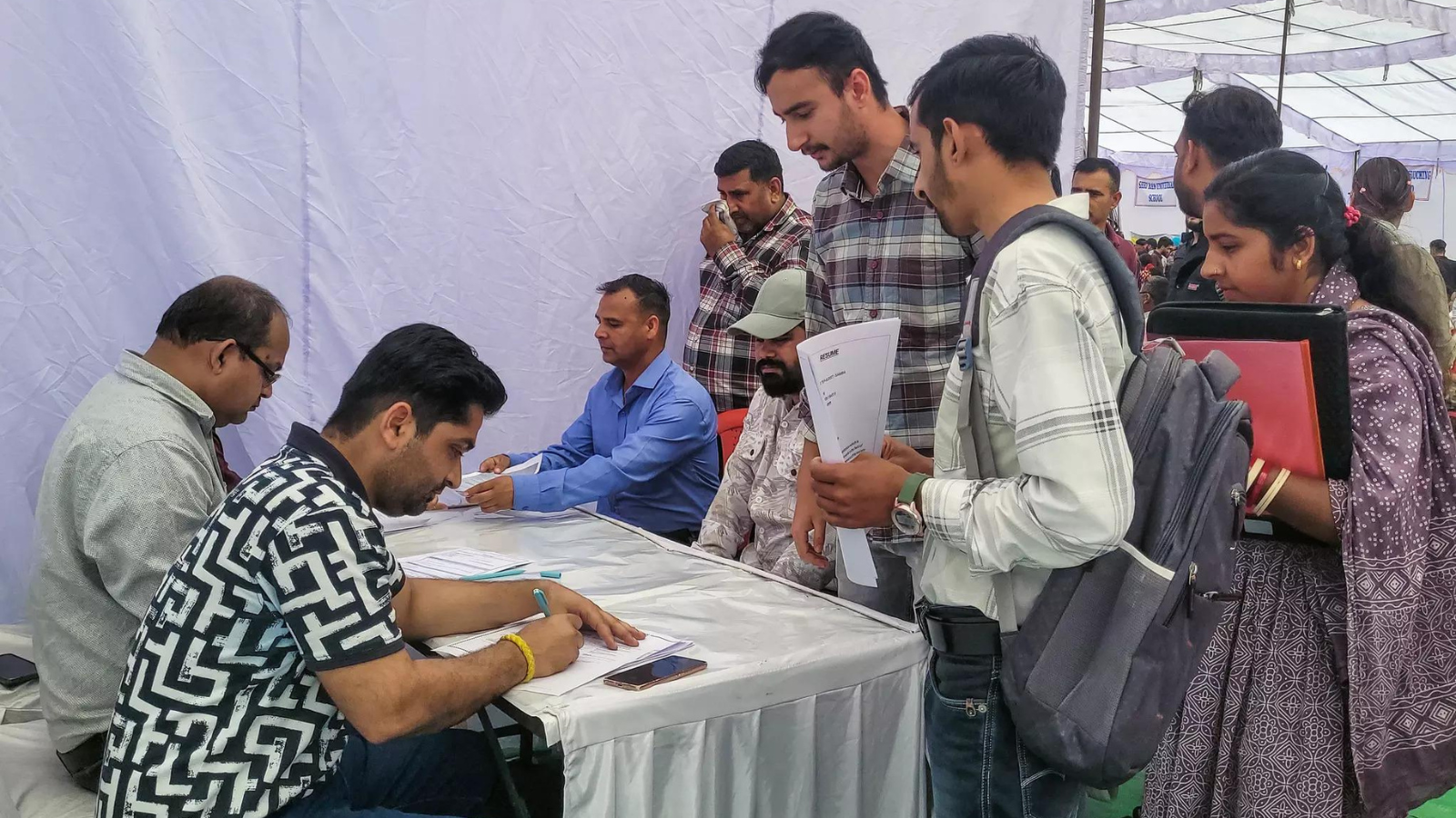 Rojgar Mela 2026 UP: फ्रेशर्स के लिए भी नौकरी, लखनऊ में 3 अगस्त को होगी 2800+ पदों पर भर्ती, यहां पहुंचे