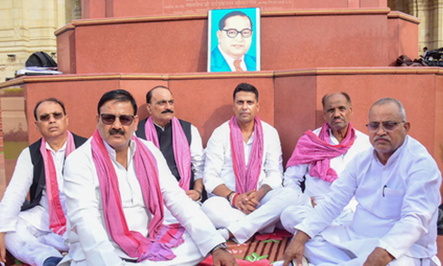 राम मंदिर चंदा चोरी विवाद पर विपक्ष के विरोध के कारण उत्तर प्रदेश का अनुपूरक बजट फीका पड़ गया