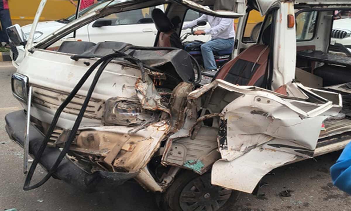 बांसवाड़ा में स्कूल वैन ट्रक से टकराने से एक बच्चे की मौत, 6 घायल हो गए