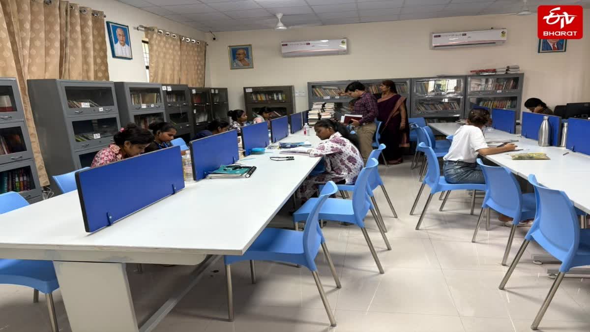 कानपुर जिला पुस्तकालय बना युवाओं का नॉलेज हब; इंटरनेट-ऑनलाइन स्टडी मैटेरियल की सुविधा