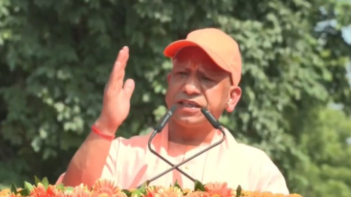 'राष्ट्र प्रतीकों का अपमान अब नहीं चलेगा', लखनऊ में तिरंगा यात्रा के दौरान CM योगी की हुंकार