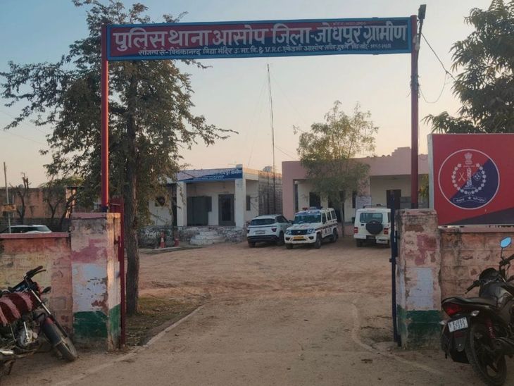 आसोप में 15 दिवसीय हेलमेट अभियान जारी: बिना हेलमेट बाइक-स्कूटी चलाने वाले चालकों का होगा चालान, सड़क सुरक्षा पर पुलिस सख्त - Asop News