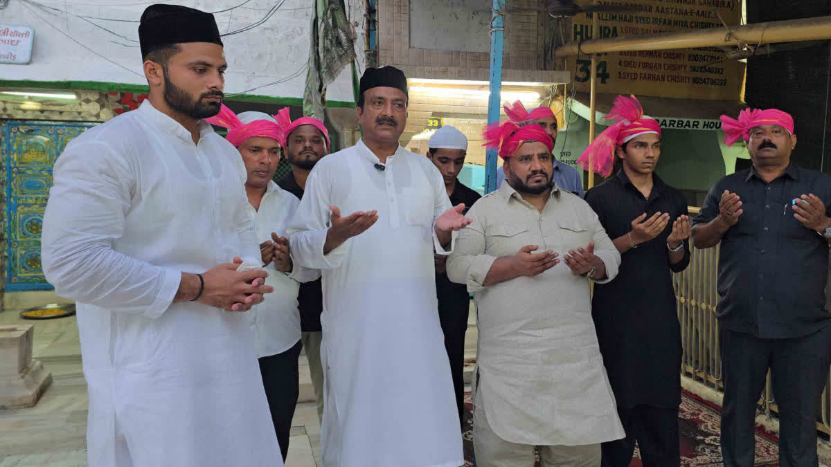 एनसीपी नेता सारंग ने की अजमेर दरगाह में जियारत, दिवंगत नेता अजित पंवार की आत्मा की शांति की दुआ की