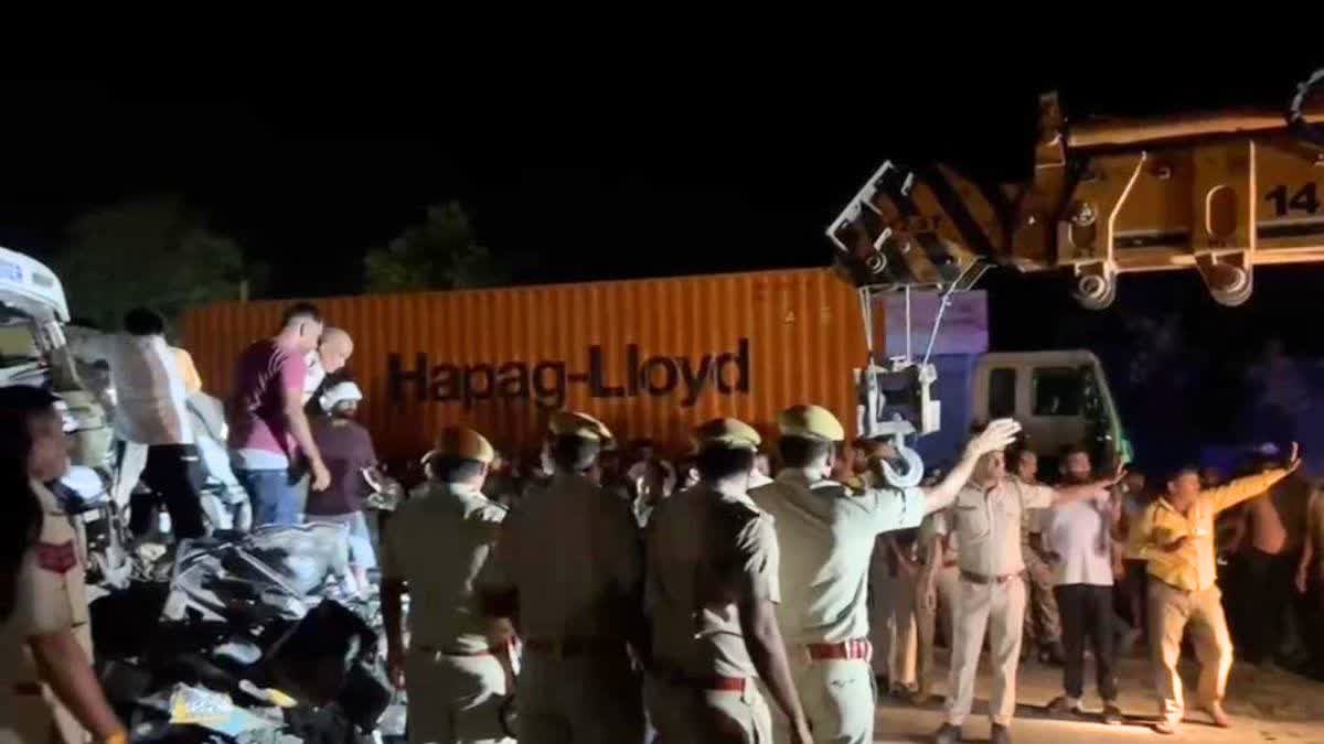 दिल्ली-जयपुर हाईवे 48 पर ट्रेलर ने कार को मारी टक्कर, 2 की मौत, शादी में शामिल होने जा रहा था परिवार