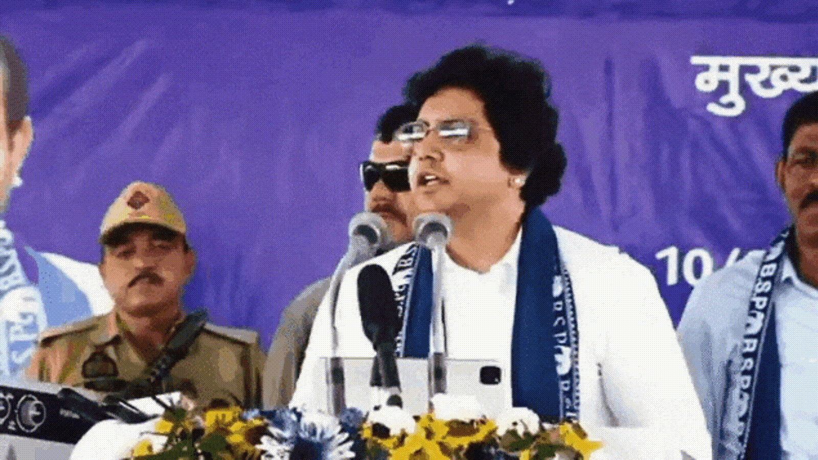 मायावती के बनाए सड़क पर आज भी गड्ढा नहीं, लखनऊ-कानपुर एक्सप्रेसवे के बहाने आकाश का तंज