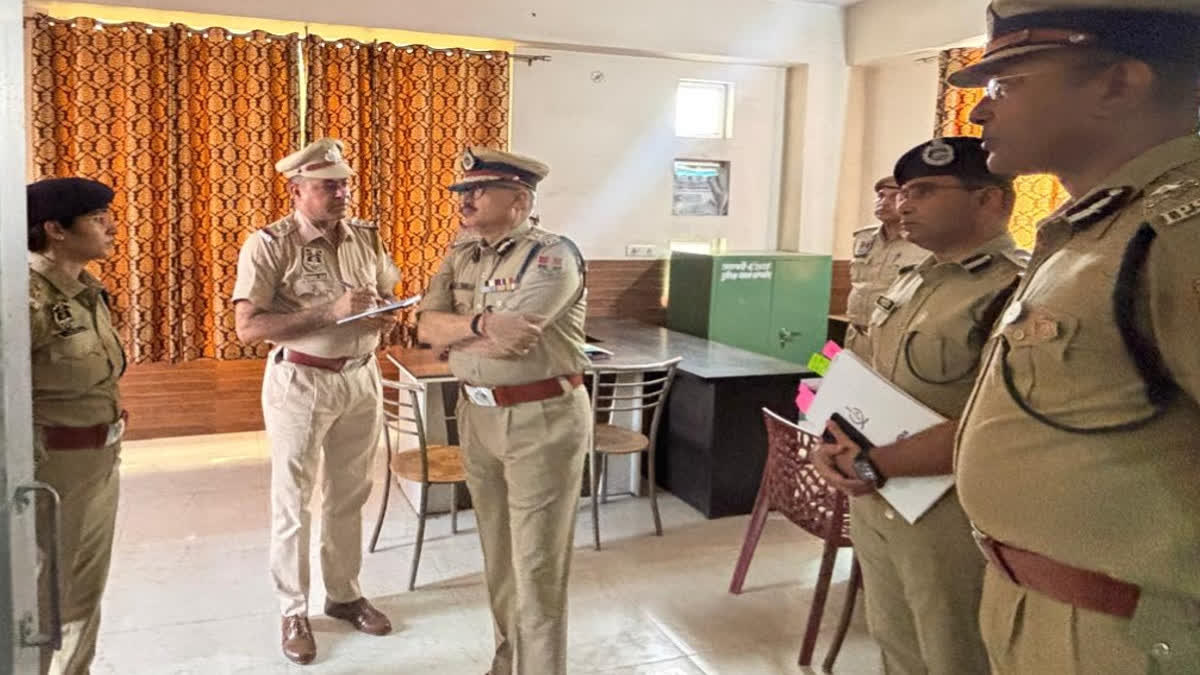 डीजीपी ने अपने गोद लिए सांगानेर थाने का किया निरीक्षण, इसी थाने से शुरू की थी नौकरी, जानिए क्या कहा...