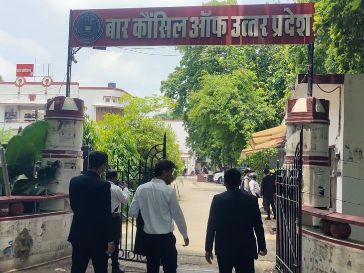 फर्जी लॉ डिग्री पर वकालत का बड़ा खुलासा: यूपी में 105 वकील चिन्हित, 35 पर FIR; हाईकोर्ट के आदेश के बाद कार्रवाई - Prayagraj (Allahabad) News