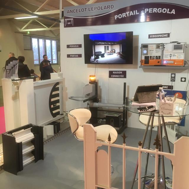 Stand exposition portail pergola