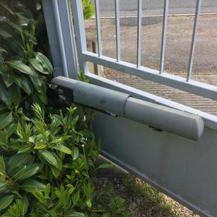 Motorisation portail battant bois