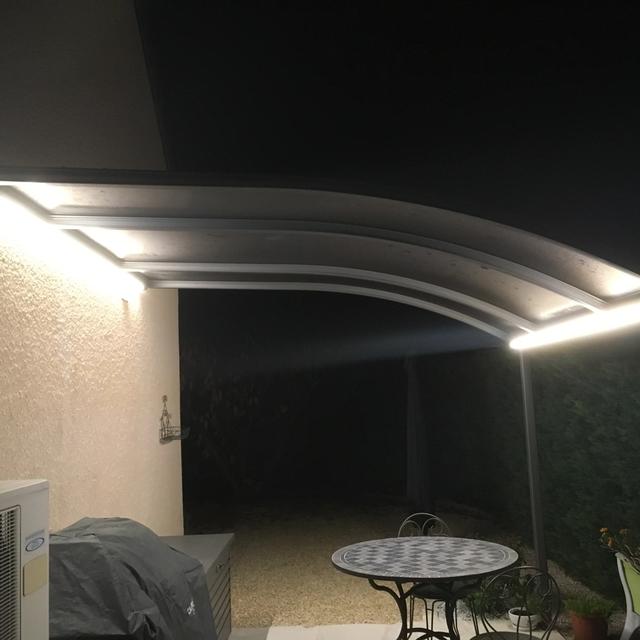 Carport avec éclairage LED
