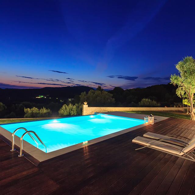 Éclairage d'une piscine