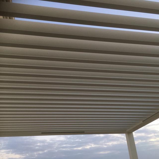 Pergola bioclimatique terrasse