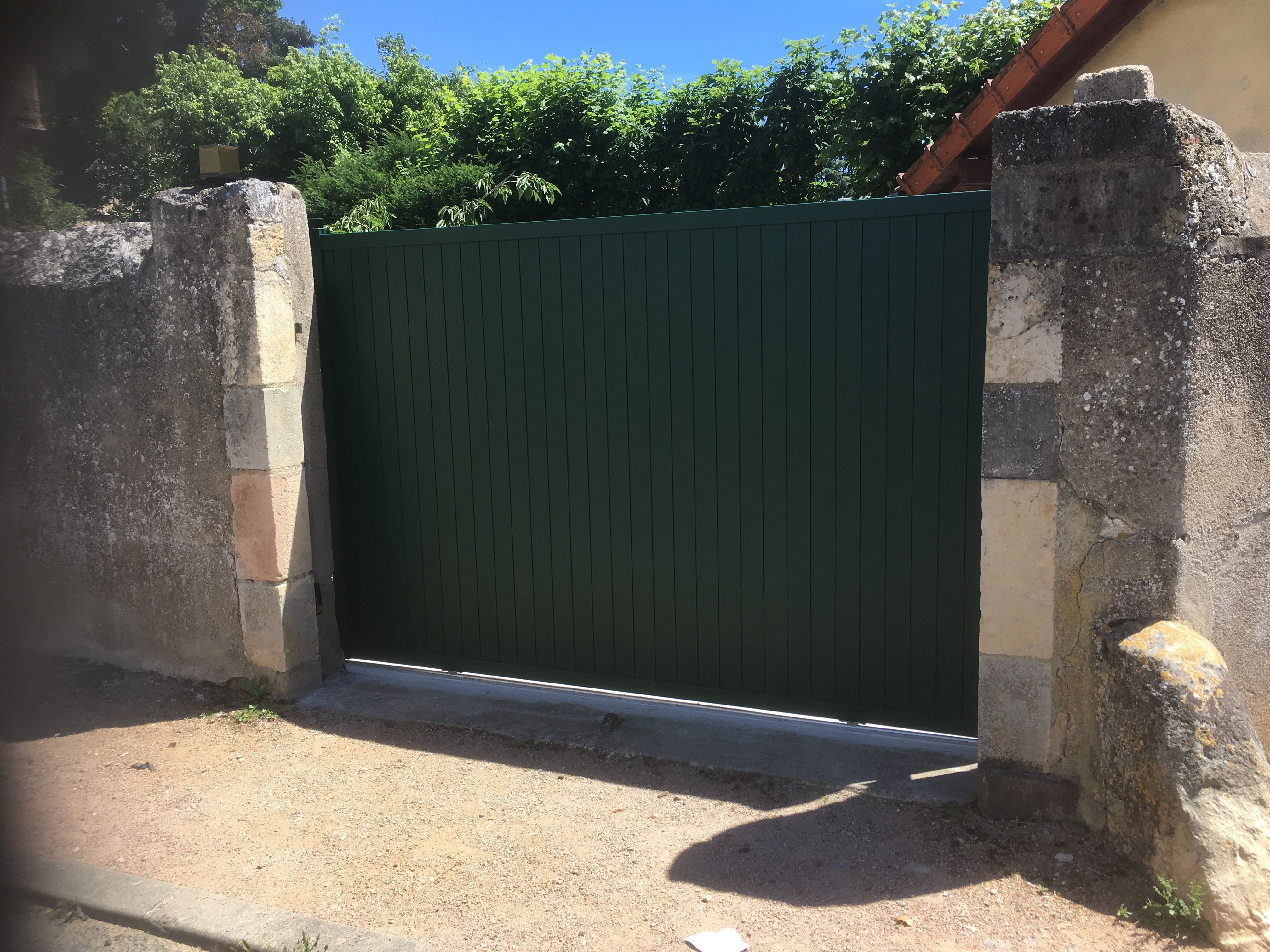 Portail aluminium vert