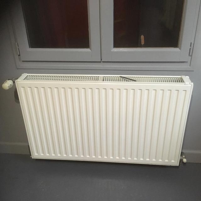 Radiateur avec robinet thermostatique