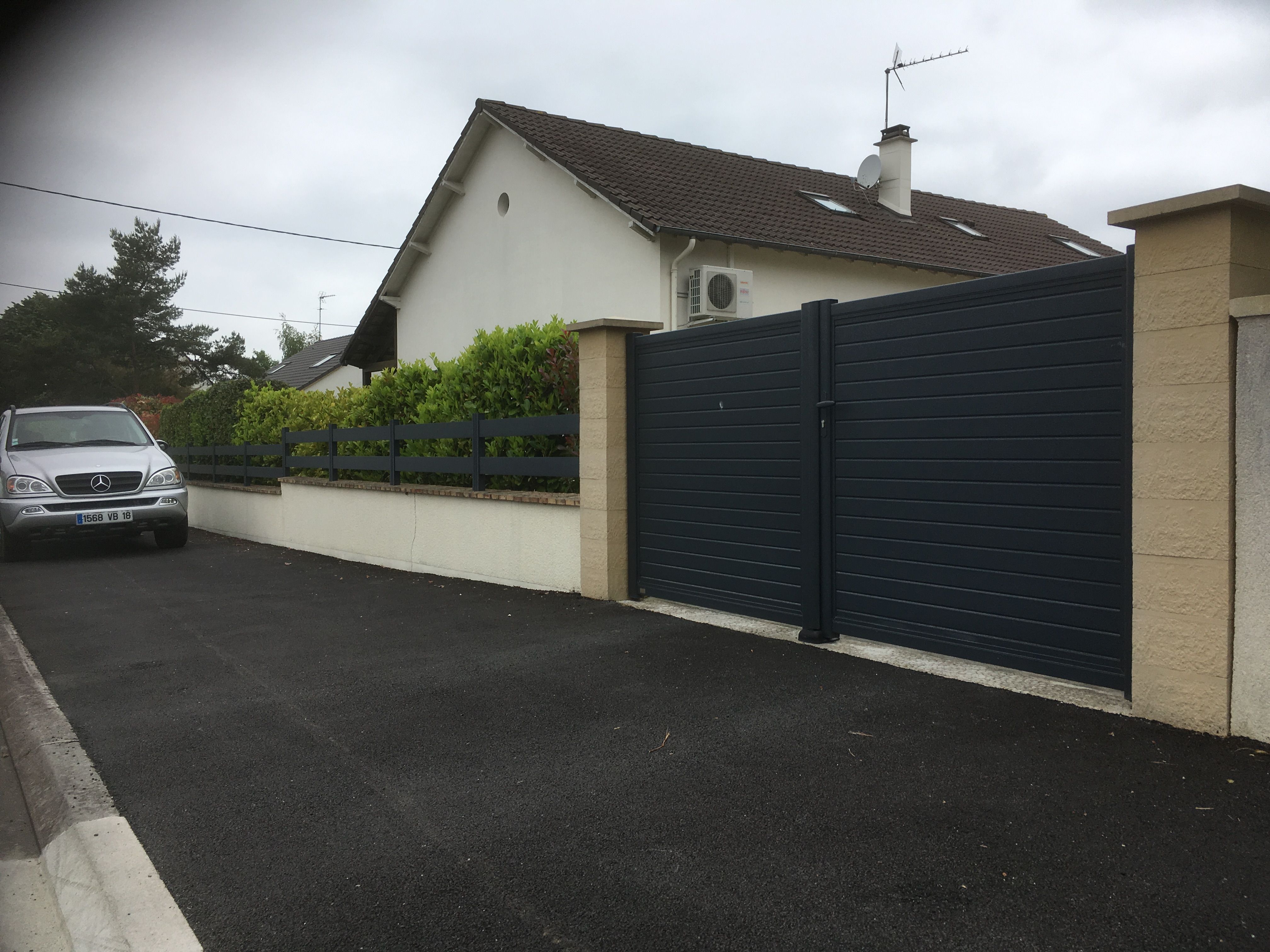 Portail aluminium battant