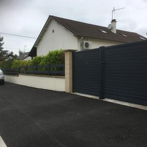 Portail aluminium battant