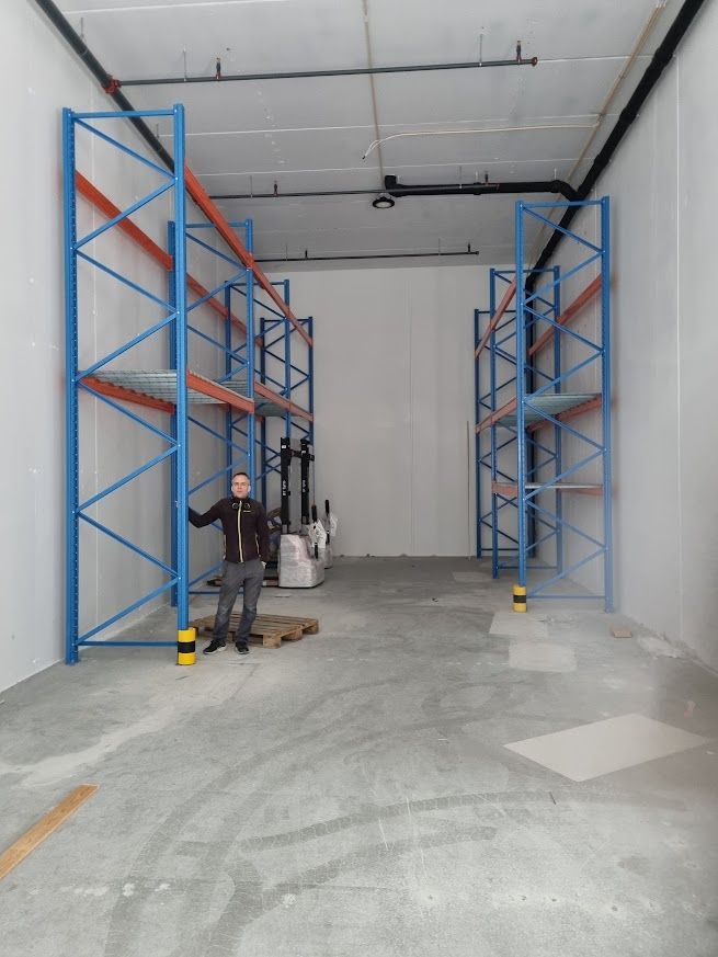 Pallereoler til møbelbutikk lager
