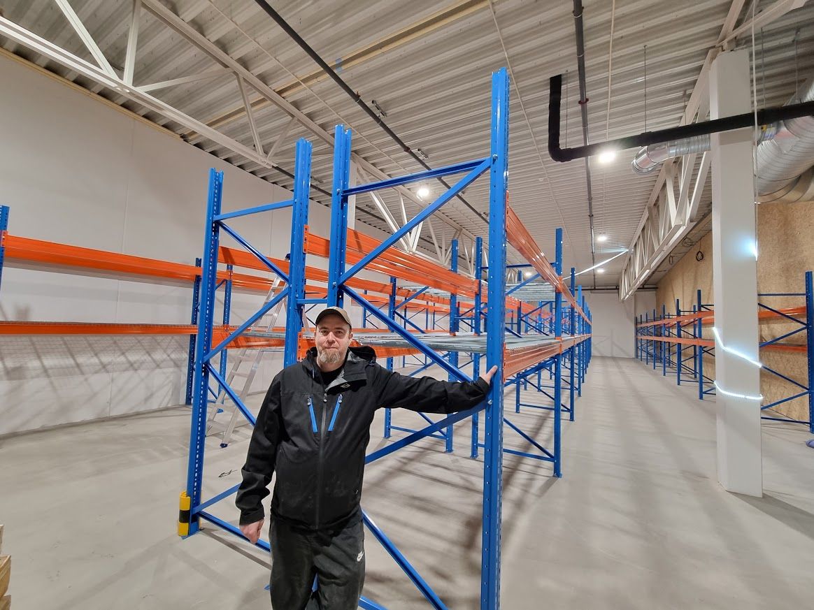 Pallereoler til møbelbutikk lager