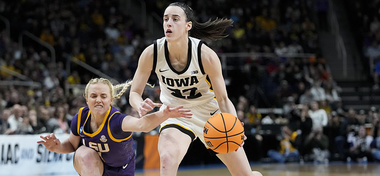 What is Traveling in Basketball? Rules, Examples, and Tips