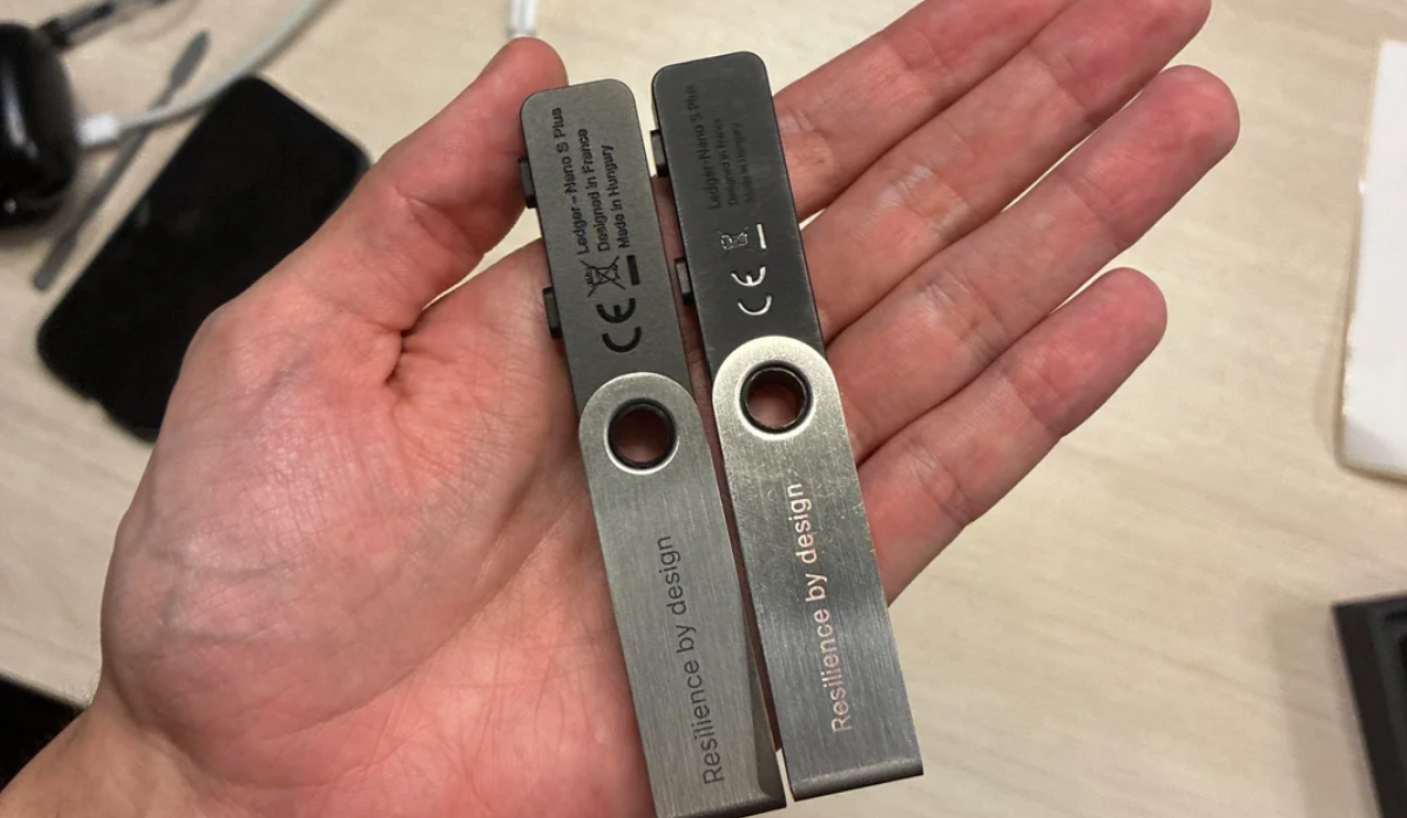 Cover Image for Security Researcher Uncovers Sophisticated Fake Ledger Scam Using Trojanized Apps on a Chinese Marketplace