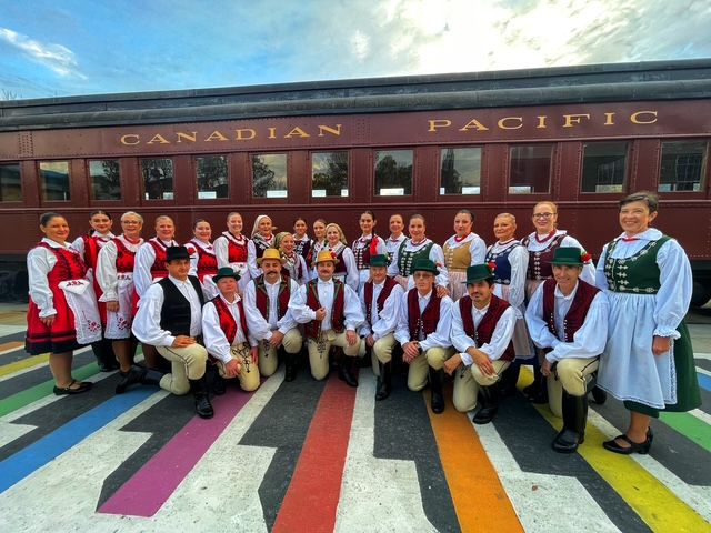Forrás Hungarian Folkdance Ensemble of Vancouver