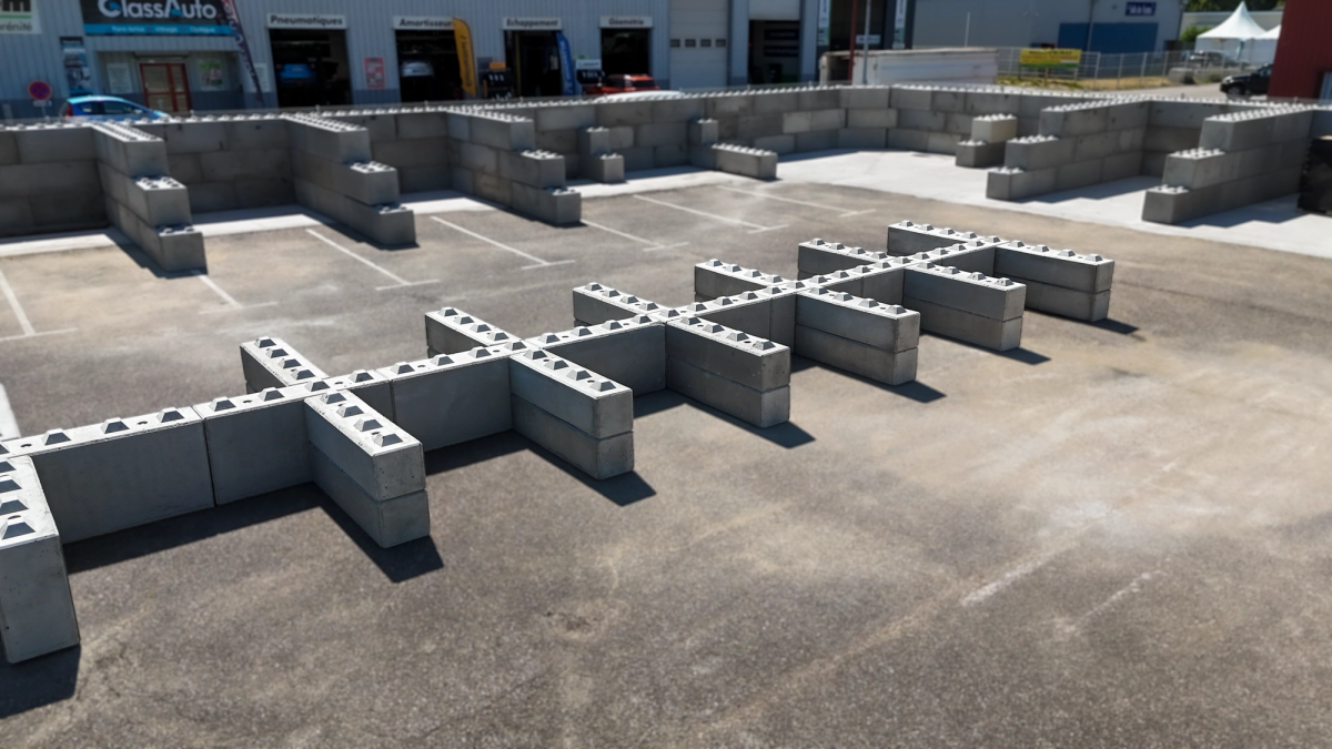 Blocs béton Silitech formant des zones de stockage pour différentes matières