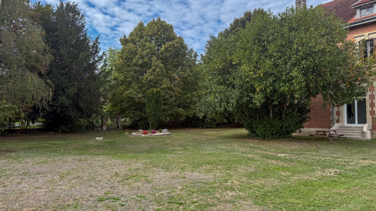 Vue d’un des espaces verts du site SILITECH.