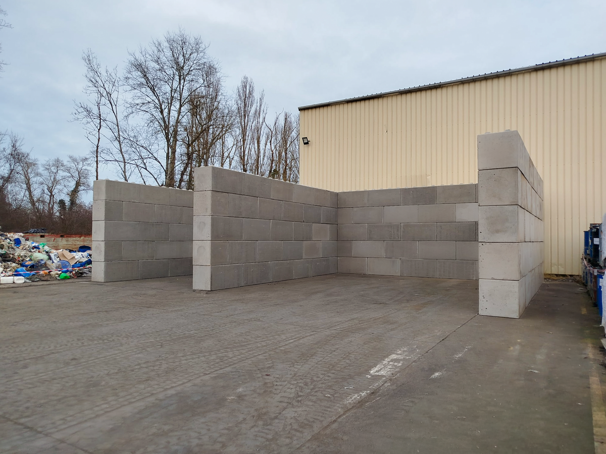 Espace public aménagé avec des blocs béton Silitech