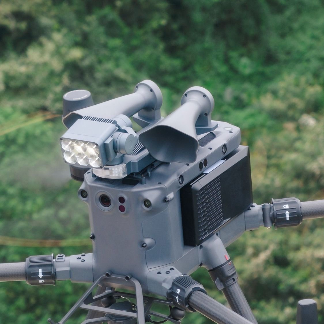 Industry-Leading Loudspeaker & Spotlight