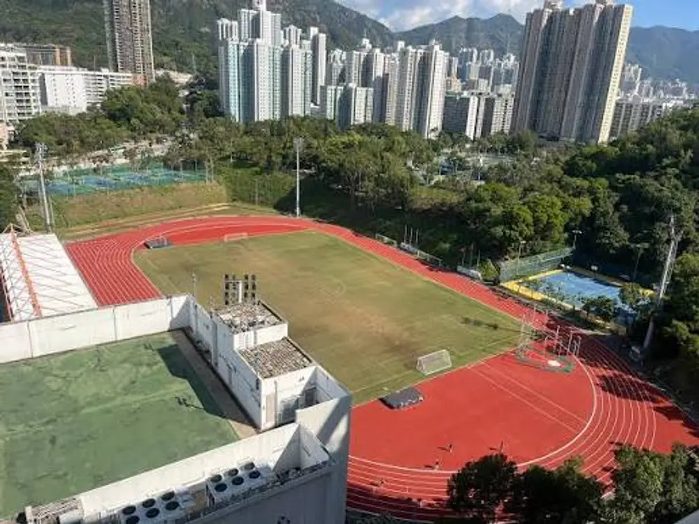 田徑跑道或足球場