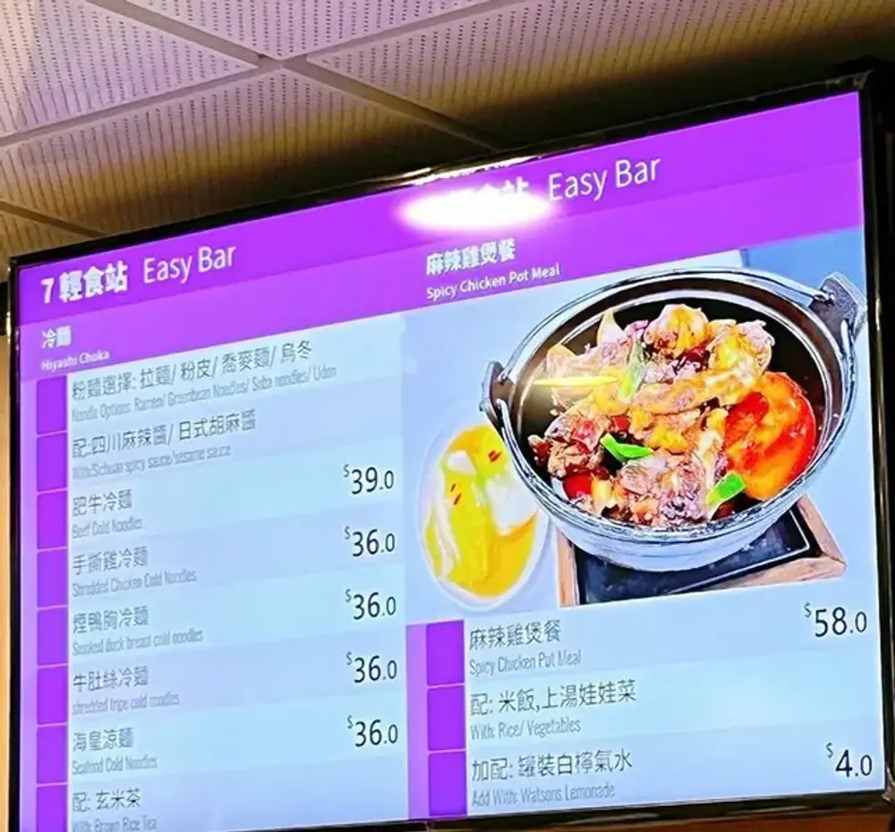 多人排隊的學生飯堂