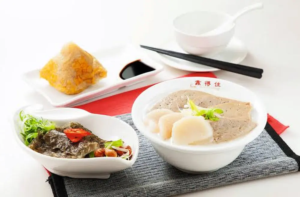 steaming bowl of cantonese sliced fish congee hong kong
