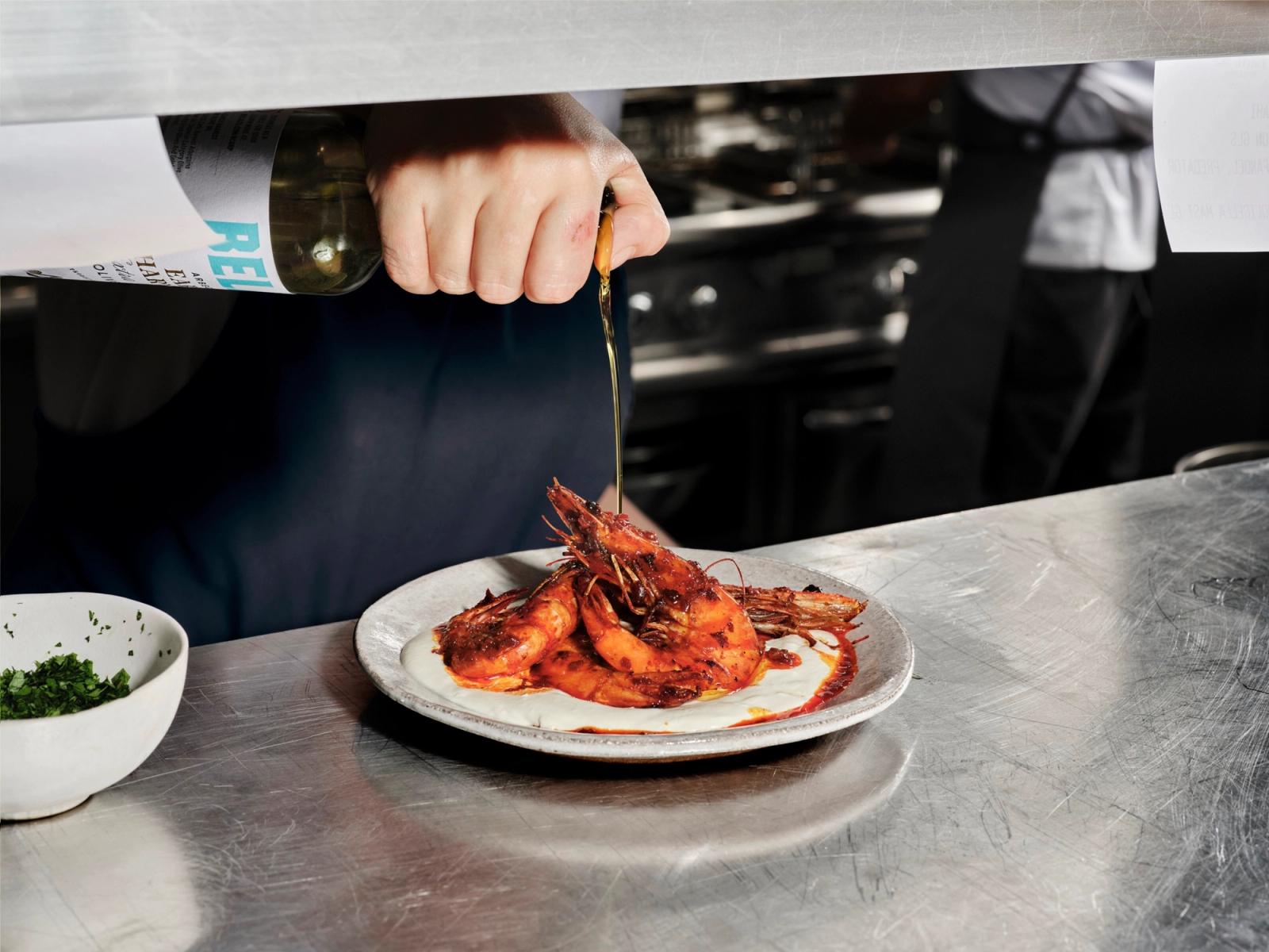 Pouring Oliveoil Prawns Belazu