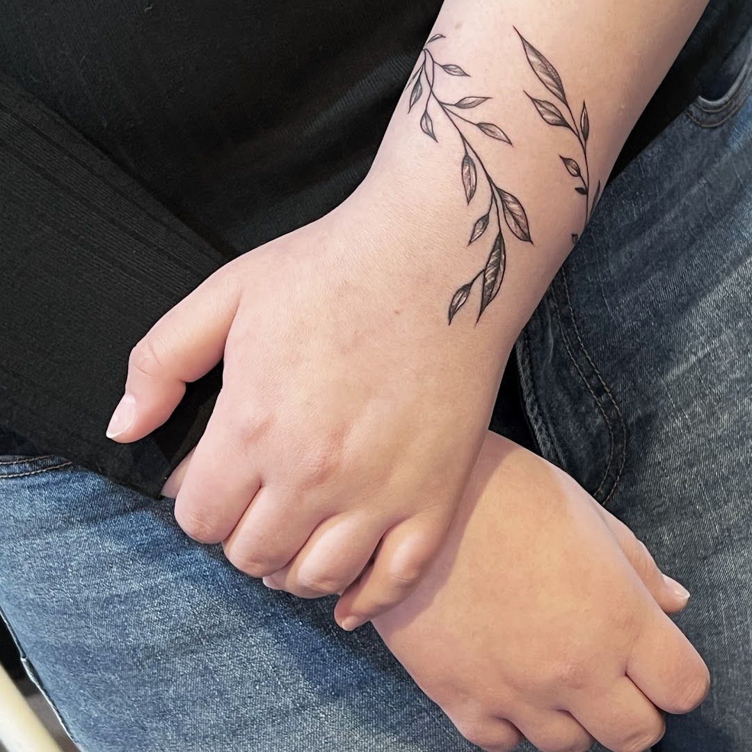 a woman with a narben tattoo on her wrist, aurich, germany