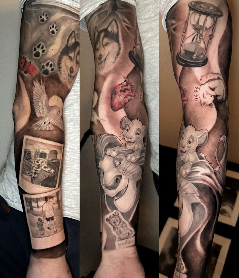 a man with a japanische tattoos in leipzig on his arm and arm, kassel, germany