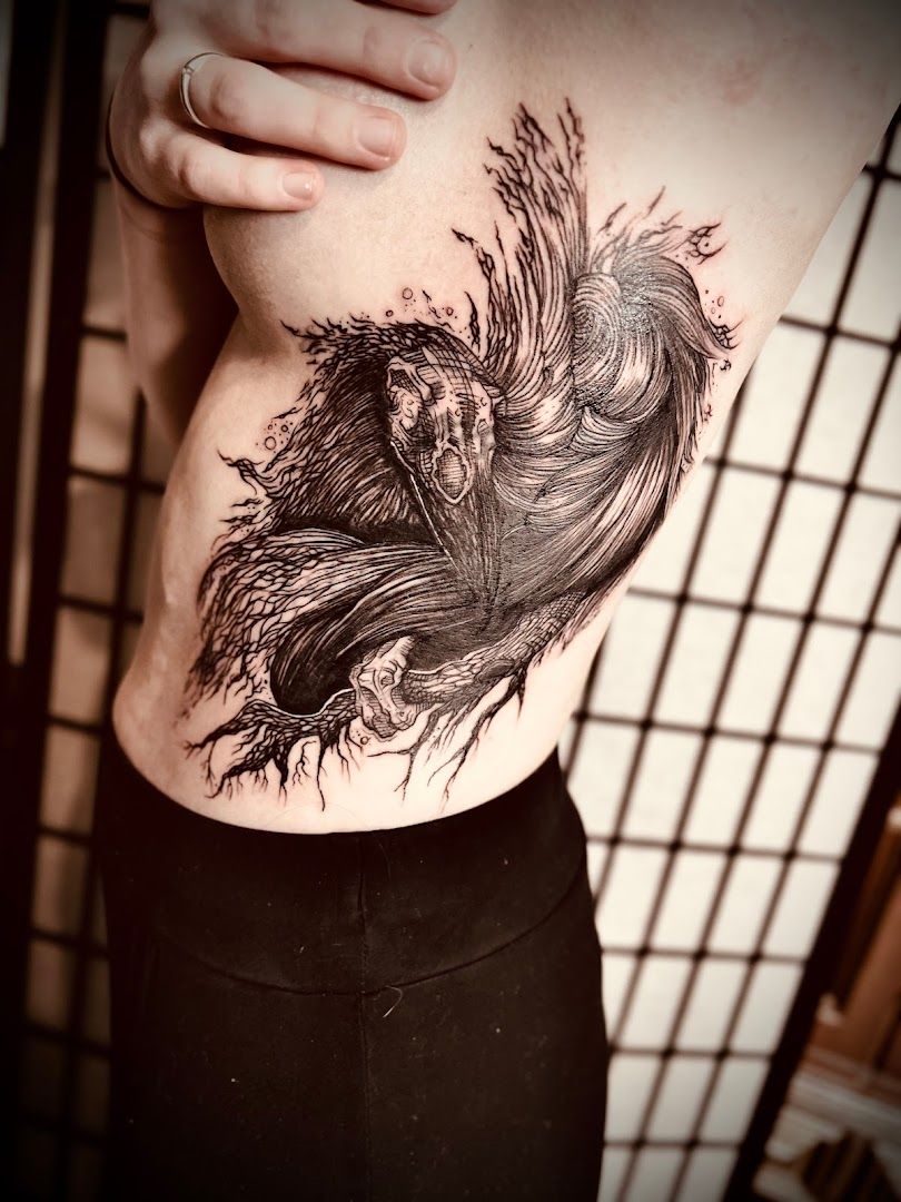 a narben tattoo of a bird on the ribs, bamberg, germany